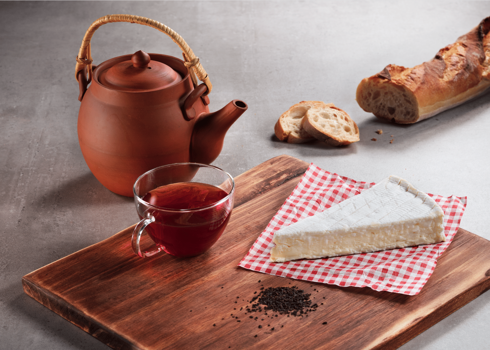Fromage et thé : accord Brie de caractère Le Rustique et thé de Ceylan à la rose