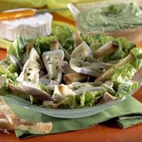 Salade van kip met camembert Coeur de Lion en broccolipuree